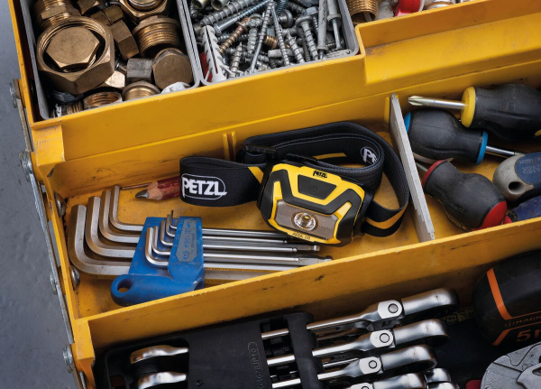 PETZL ARIA 1R E069CB00 Akku-Stirnlampe 475 Lumen inkl. CORE-Akku